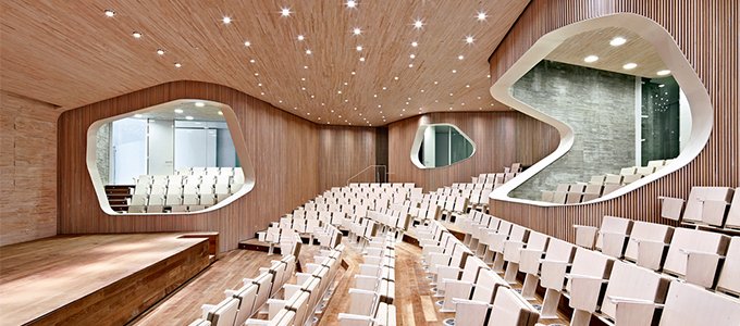 La Academia entrega su Medalla de Honor a la Institución Libre de Enseñanza